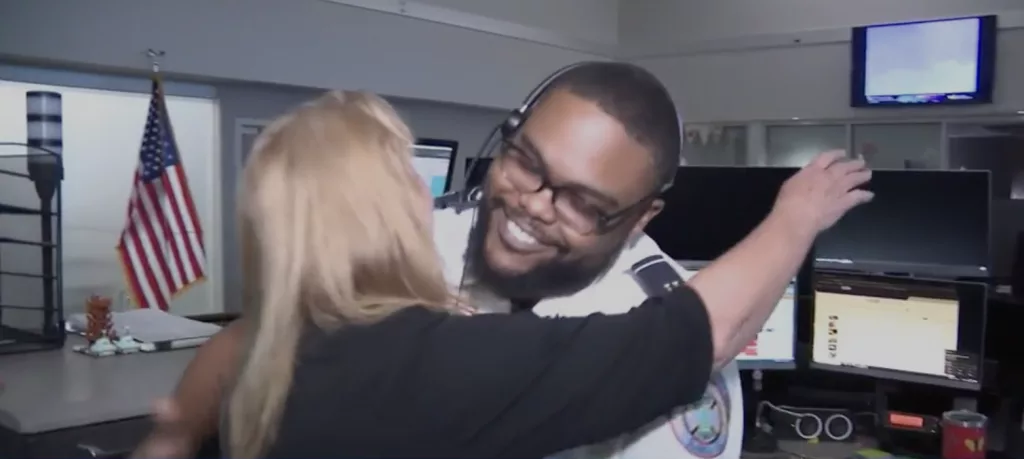 911 dispatcher guides woman through lifesaving rescue