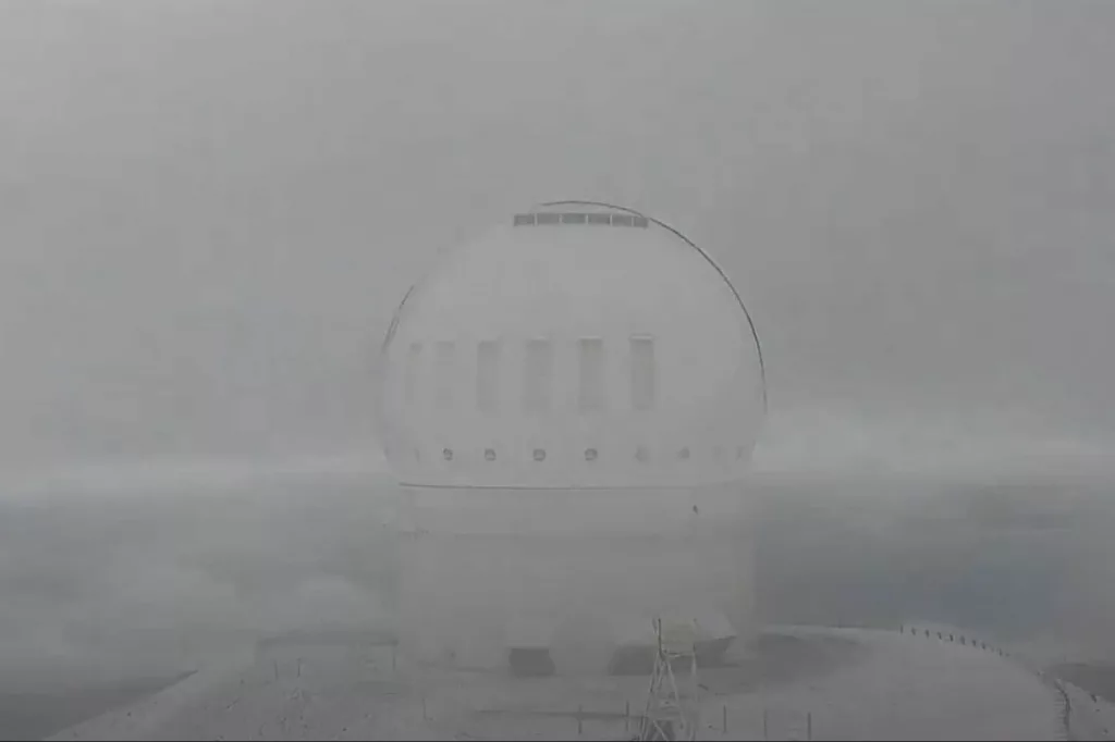 Snow in Hawaii? Cold air and moisture deliver snow to the state's tallest mountain