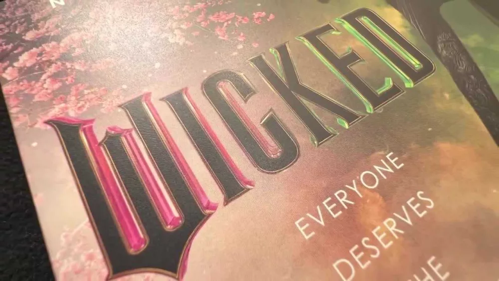 'She does something to your eyeballs:' author of 'Wicked' praises Ariana Grande