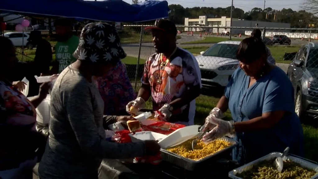 'We appreciate everything Savannah has done': Turkey giveaway