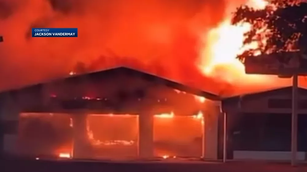 Fire engulfs automotive repair shop on Wilmington Island