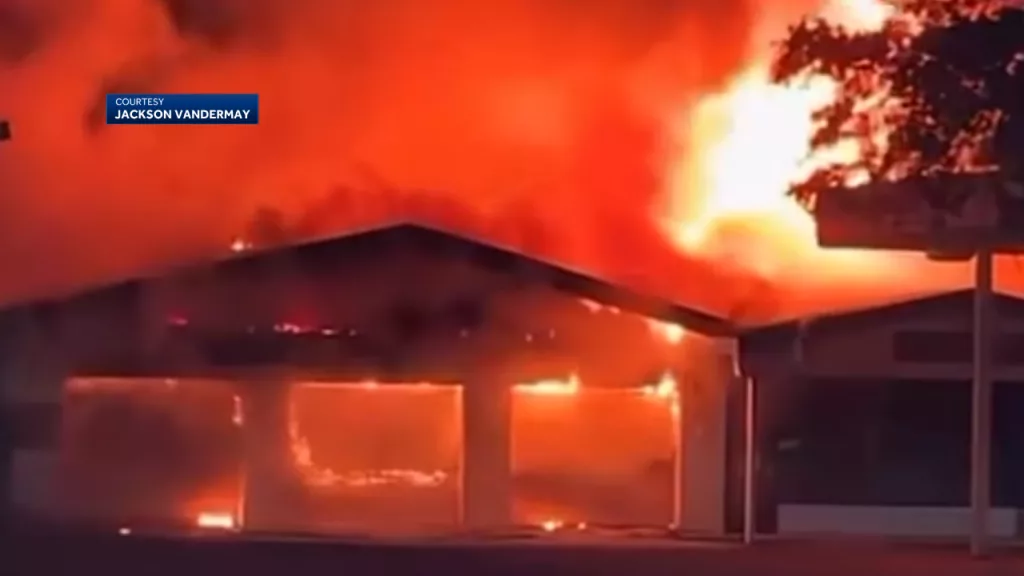 Fire engulfs automotive repair shop on Wilmington Island