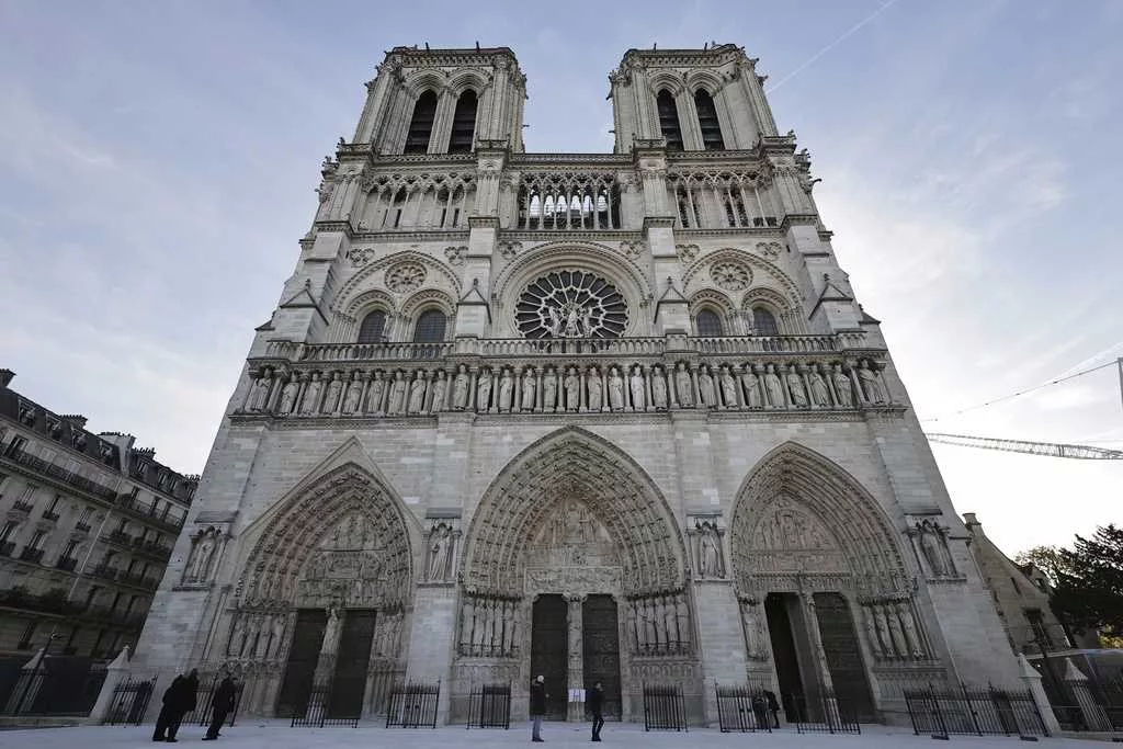 Notre Dame Cathedral unveils its new interior 5 years after fire