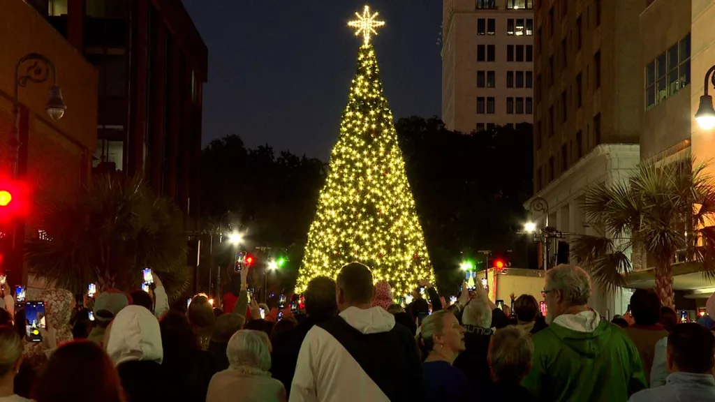 It’s officially Christmas in Savannah: Annual tree lighting kicks off holiday season