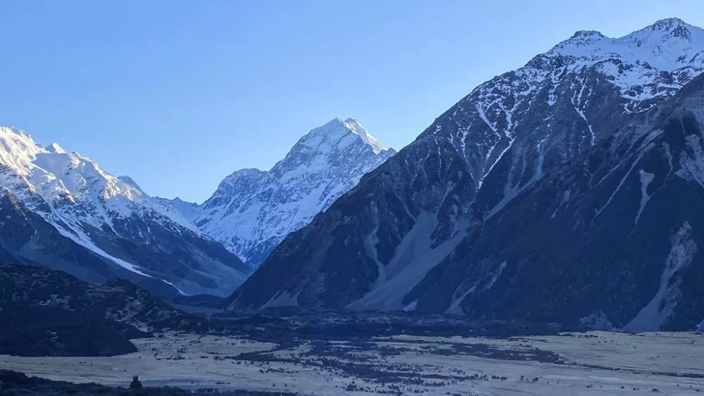 3 climbers from the US and Canada are believed to have died in a fall on New Zealand's highest peak