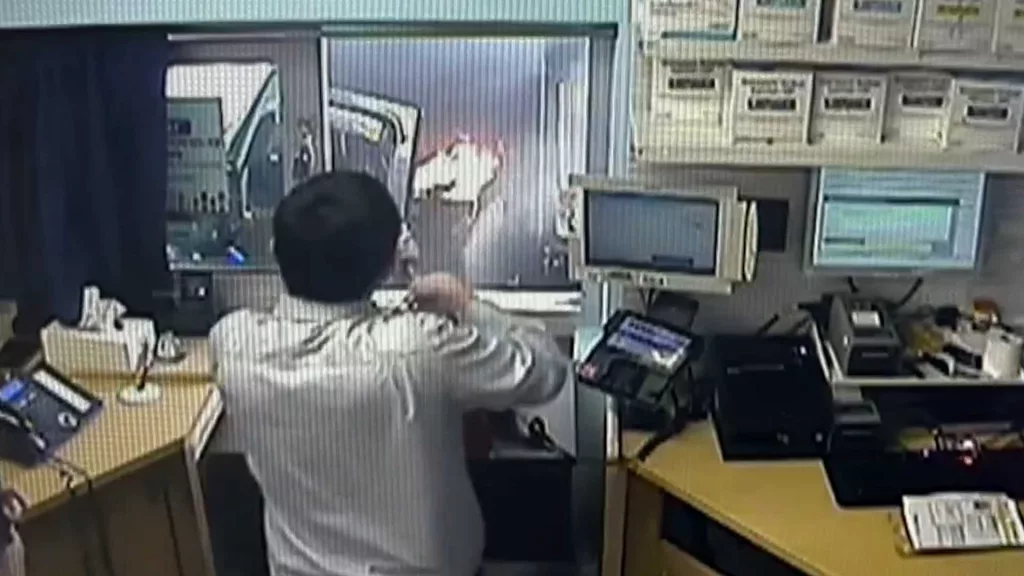 Video: Employee's quick-thinking response to fire in pharmacy drive-thru