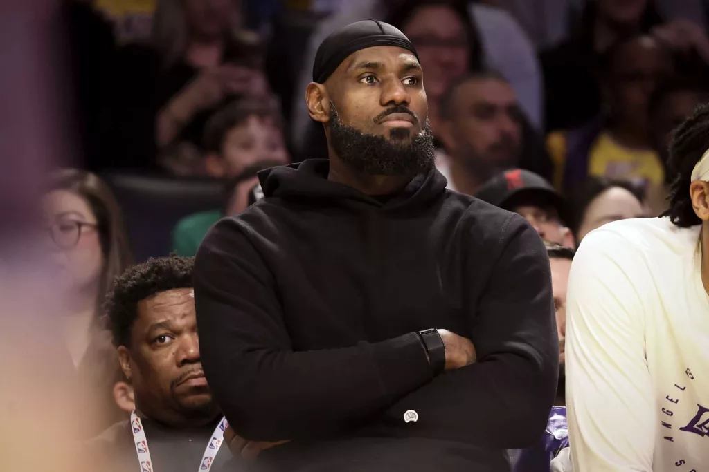LeBron James misses second game amid injury concerns, rumor mill