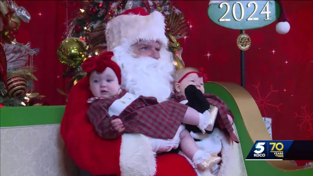 'Signing Santa' brings Christmas cheer to hard-of-hearing community