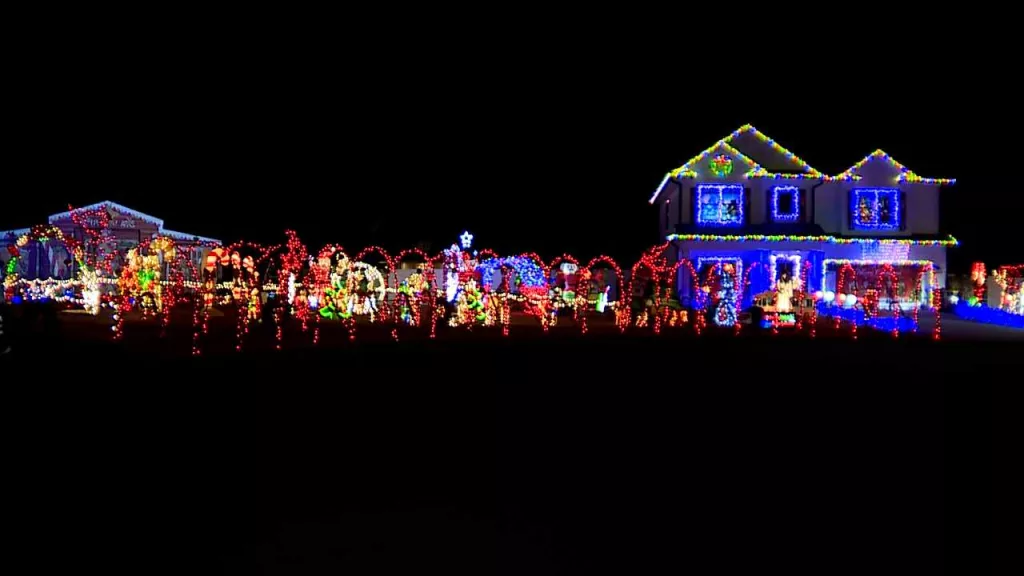 Bryan County Christmas lights display helps collect food for food bank
