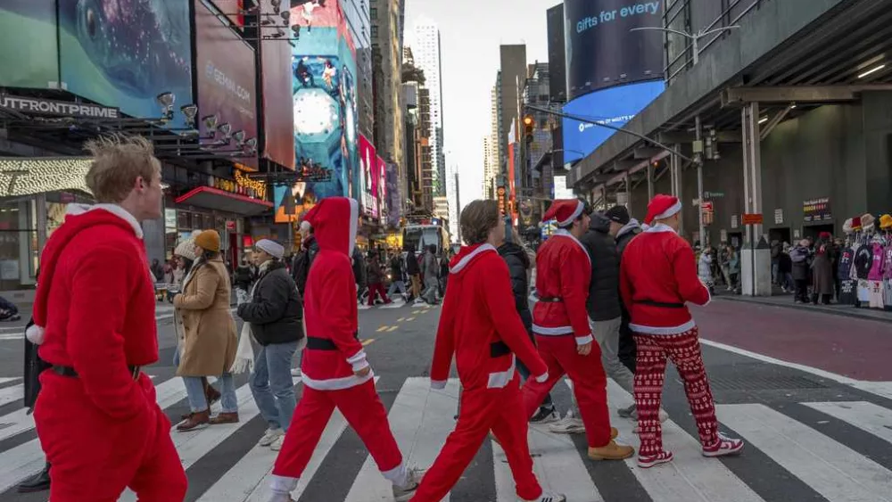 Thousands of Santas hit the streets for annual SantaCon bar crawls