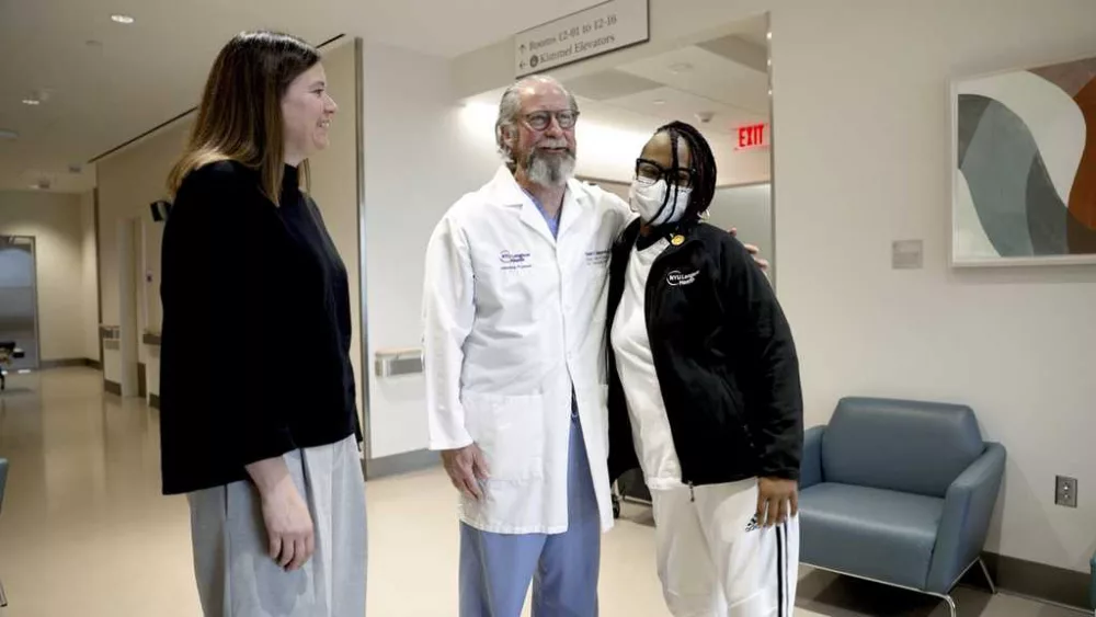 Alabama woman doing well after groundbreaking pig kidney transplant