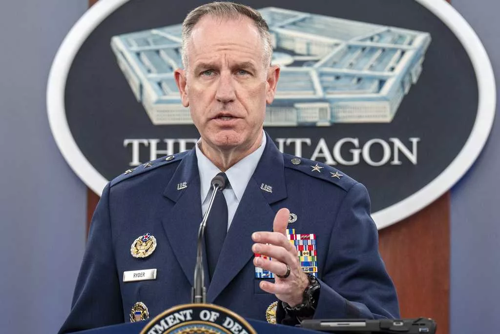 Pentagon warns that a government shutdown will cost troops their pay over the holidays