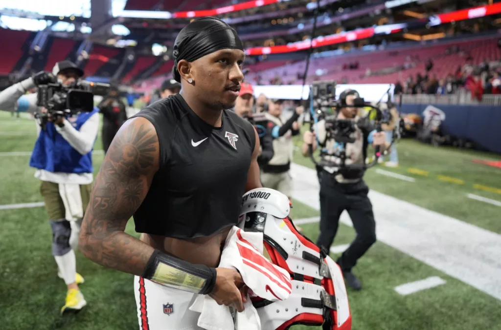 Penix wins debut as Atlanta QB as Falcons return two picks for TDs, beat hapless Giants 34-7