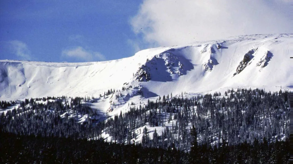 174 Colorado skiers and snowboarders rescued after lift cracks