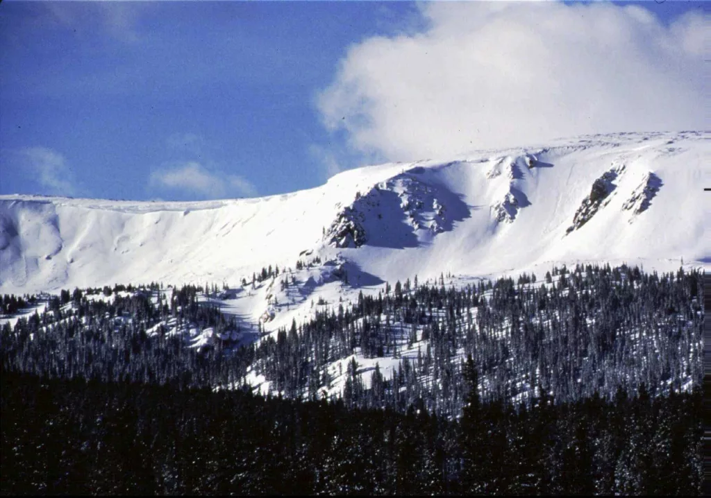 174 Colorado skiers and snowboarders rescued after lift cracks