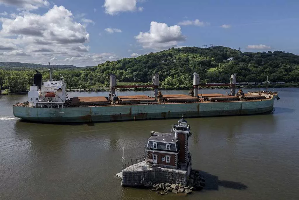 Engineers will look to save 150-year-old lighthouse from crumbling into Hudson River