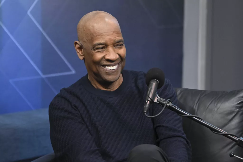 Denzel Washington gets minister's license at New York City church