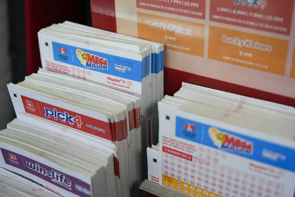 $1 billion Mega Millions numbers announced on Christmas Eve