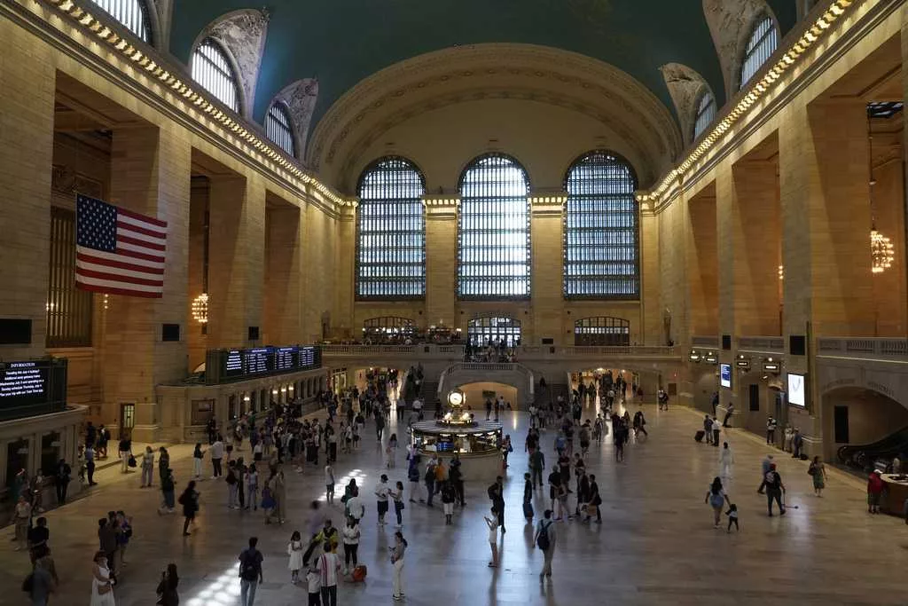 Man arrested in Christmas Eve attack on 2 people at Manhattan's Grand Central
