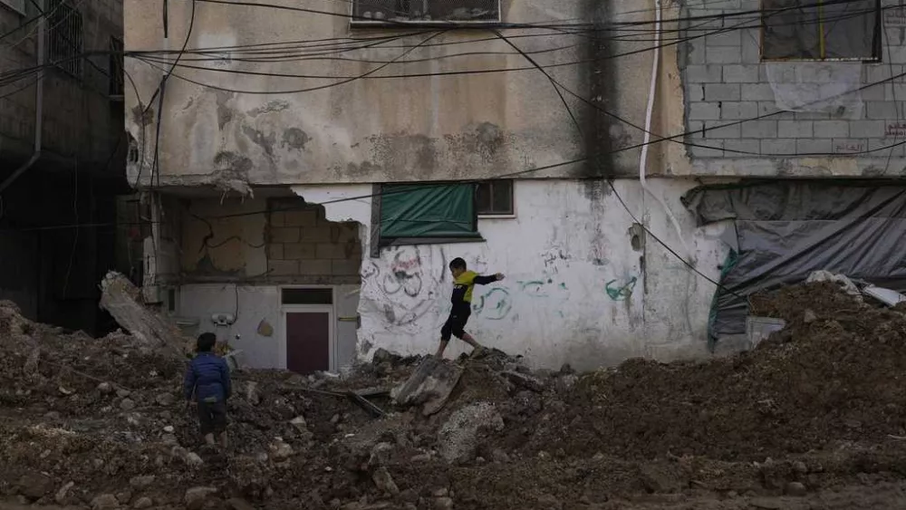 Israeli military announces new strikes against Houthi rebels in Yemen's capital and ports