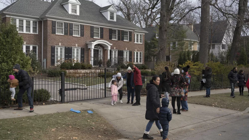 'Home Alone' director Chris Columbus explains how the McCallisters were able to afford that house