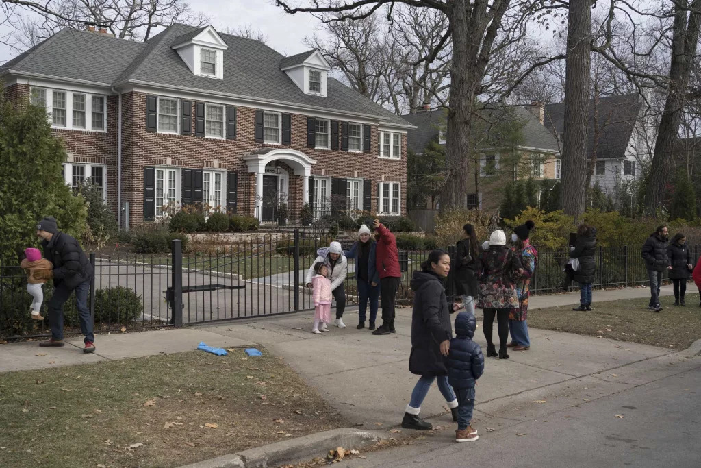 'Home Alone' director Chris Columbus explains how the McCallisters were able to afford that house