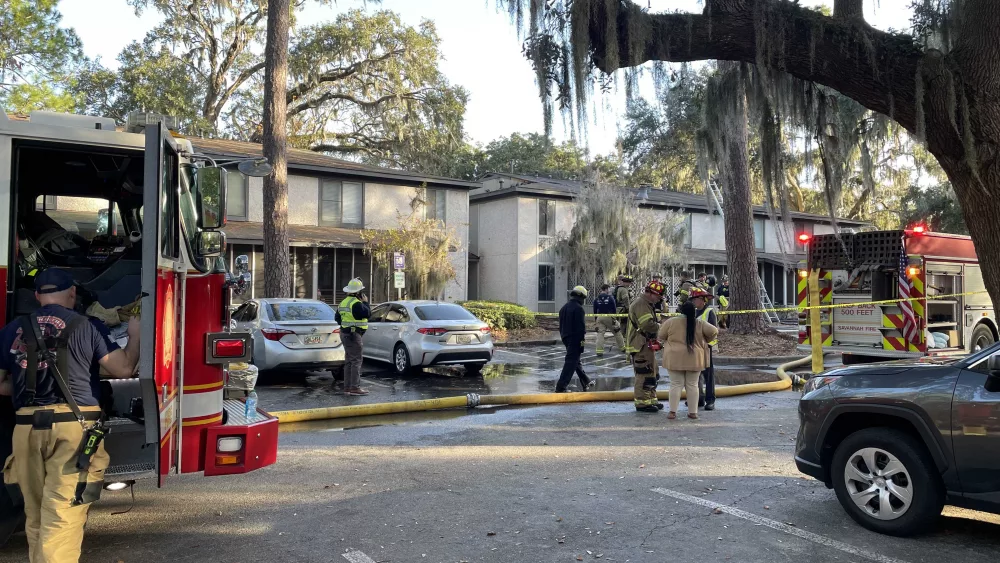 Savannah firefighters battling apartment blaze, 4 displaced