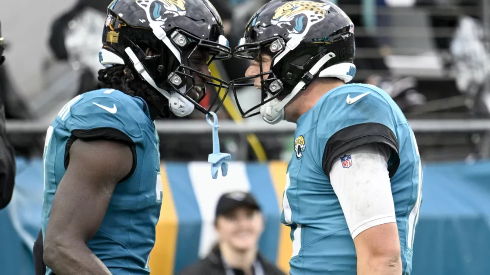 Rookie Brian Thomas Jr. scores again as Jaguars beat Titans 20-13 for rare series sweep