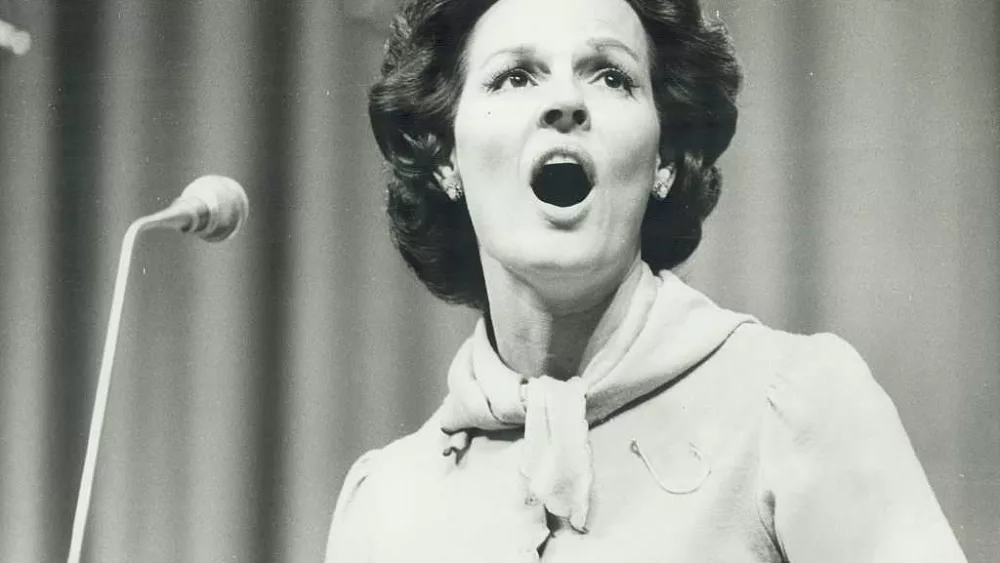 Anita Bryant, a popular singer who became known for opposition to gay rights, dead at age 84