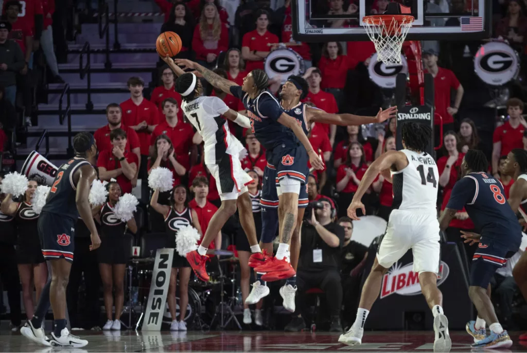 No. 1 Auburn escapes No. 23 Georgia with 70-68 win
