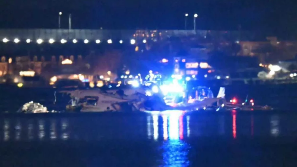 Tracking the American Airlines plane moments before collision with military helicopter near Reagan National Airport