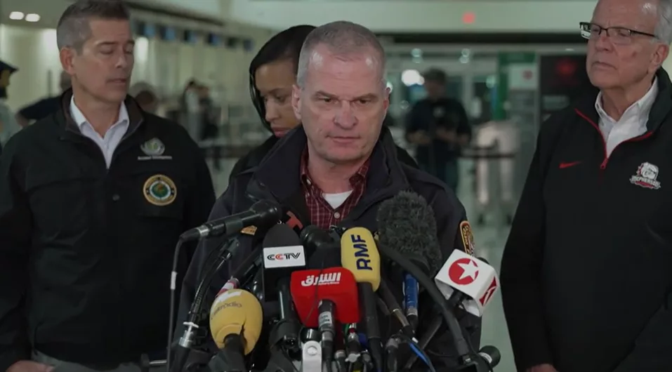 'Dangerous' conditions hinder search after midair jet, helicopter crash near DC, officials say