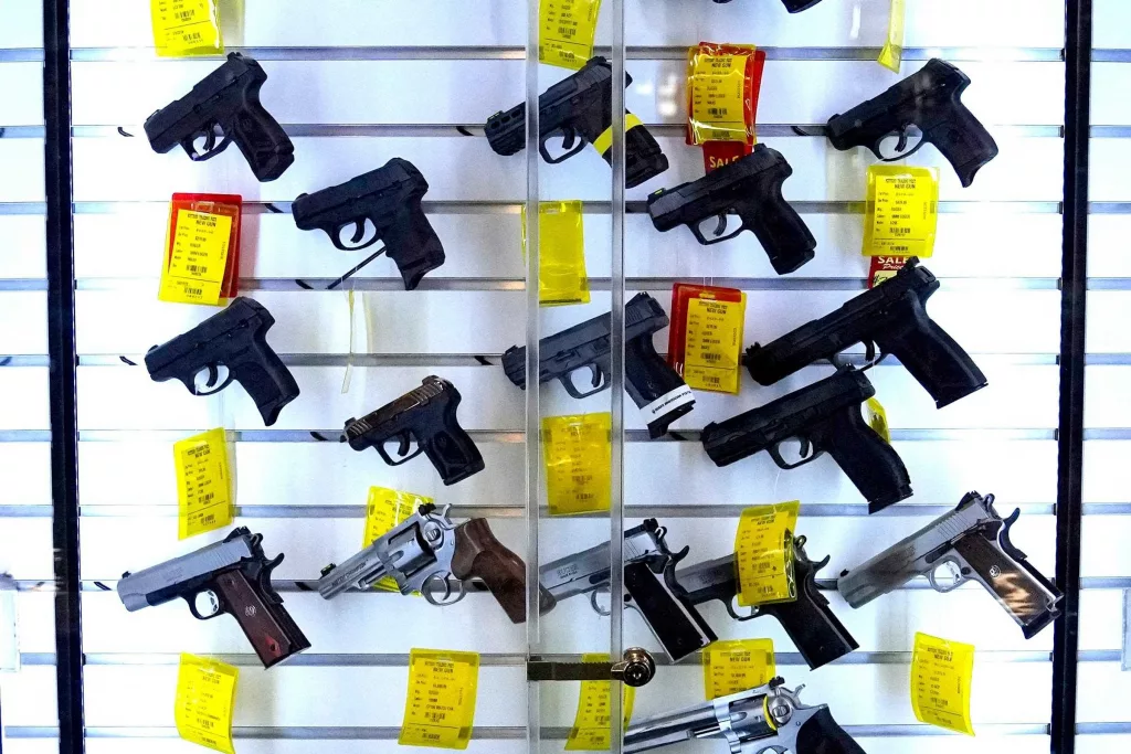 Federal law banning handgun sales to young adults is unconstitutional, court rules