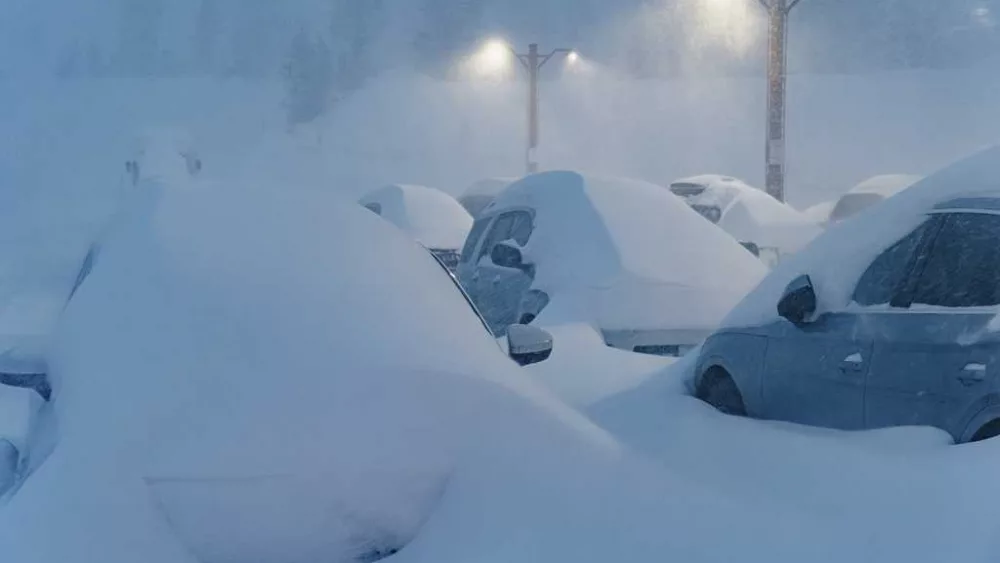 Injuries reported in a more than 100-vehicle pileup near Portland in whiteout conditions