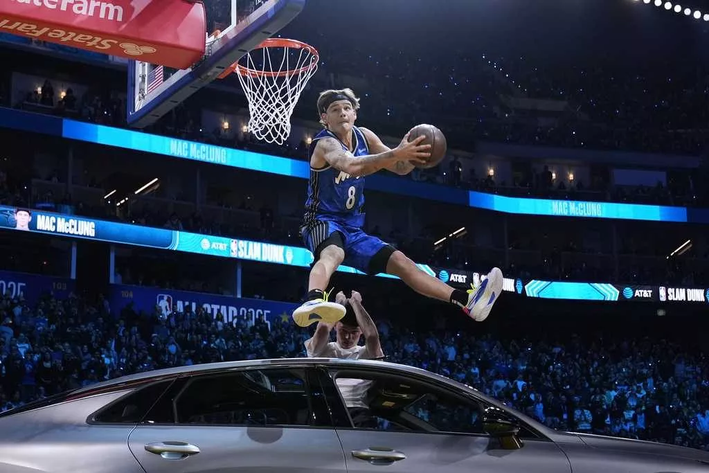 Mac McClung pulls off 1st NBA dunk contest three-peat