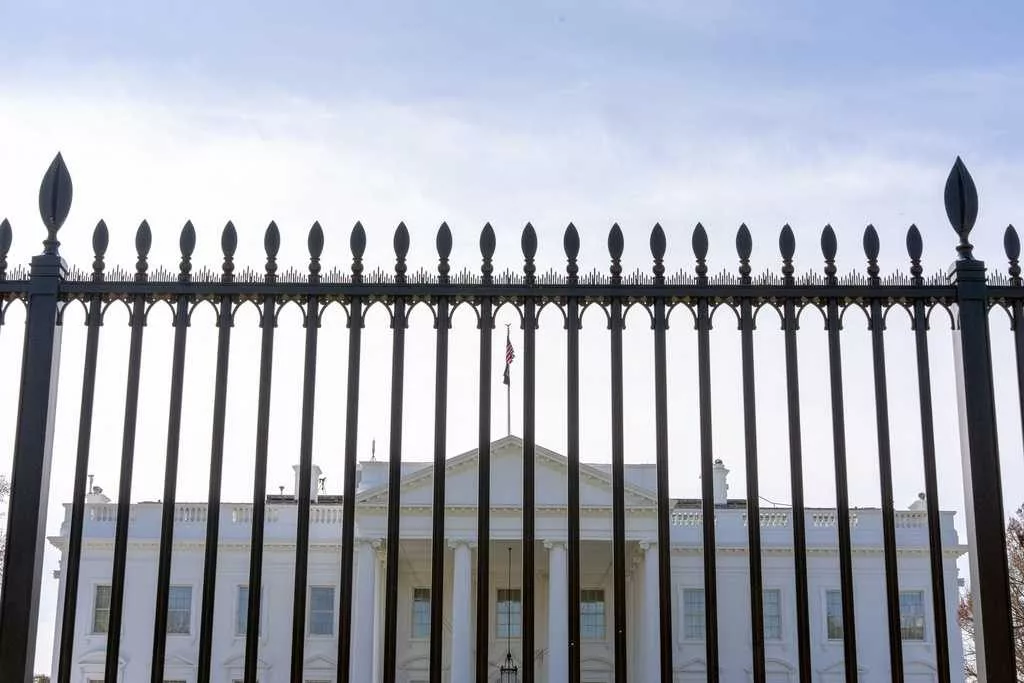 Child slips through fencing at White House and is intercepted by Secret Service