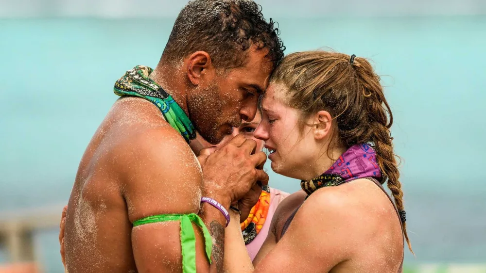 Moment of kindness between 'Survivor' contestants brings host Jeff Probst to tears