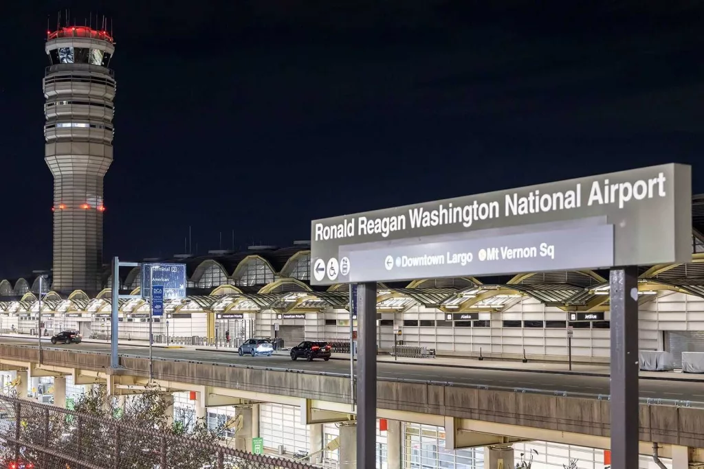 Air traffic controller charged with assault at Reagan National Airport