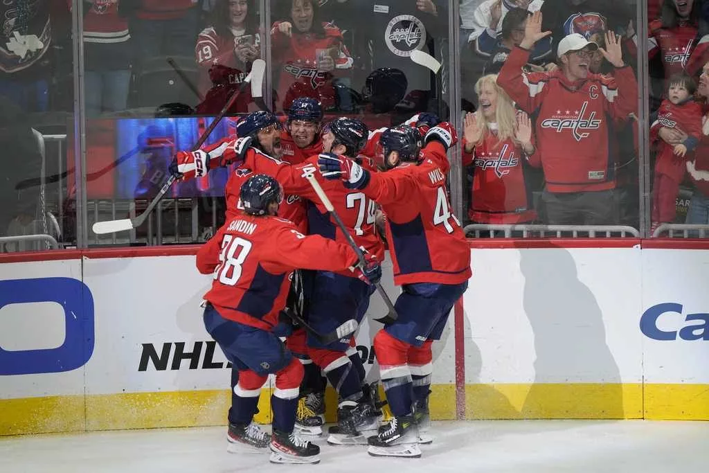 Ovechkin ties Gretzky's record with his 894th goal. He needs one more to break it