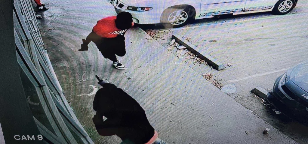 Police in Georgia seek suspects after double shooting in broad daylight