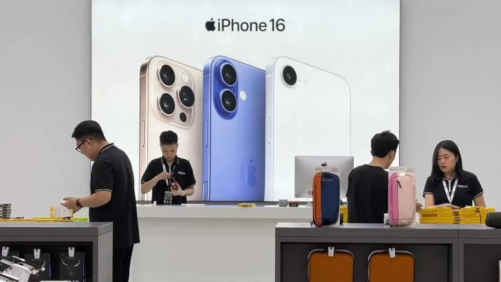 Apple has few incentives to start making iPhones in US, despite Trump's trade war with China