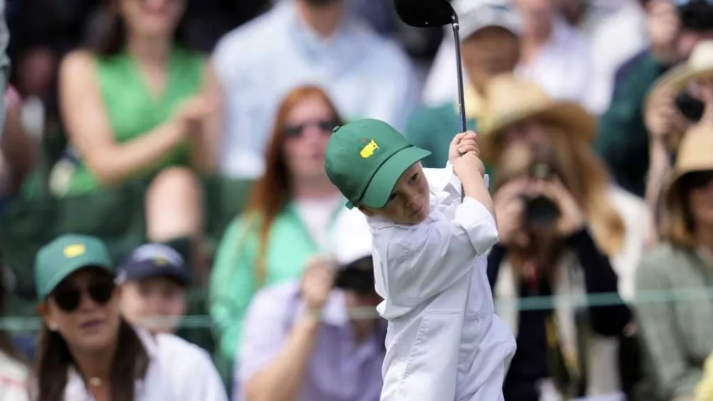 Jordan Spieth's 3-year-old son and 89-year-old Gary Player make memories at Masters Par 3 Contest