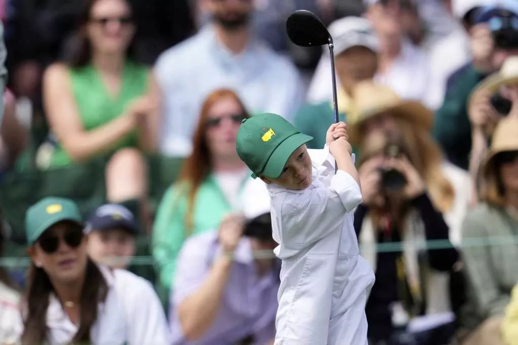 Jordan Spieth's 3-year-old son and 89-year-old Gary Player make memories at Masters Par 3 Contest