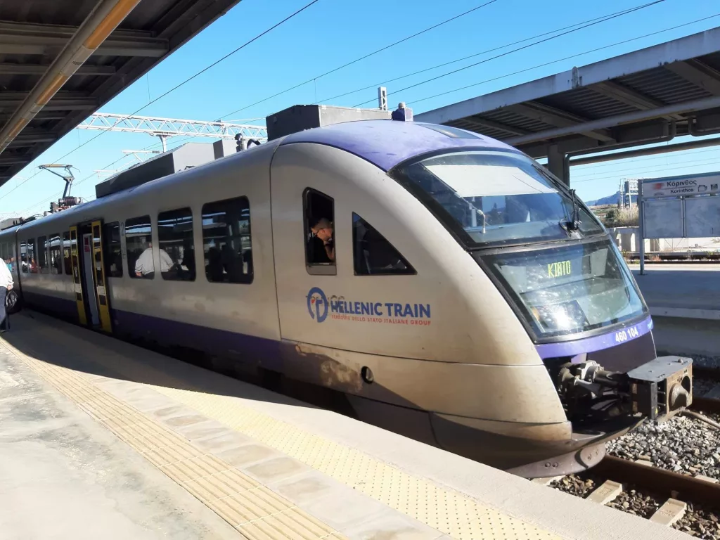 Suspected bomb explodes near offices of Greek railway company