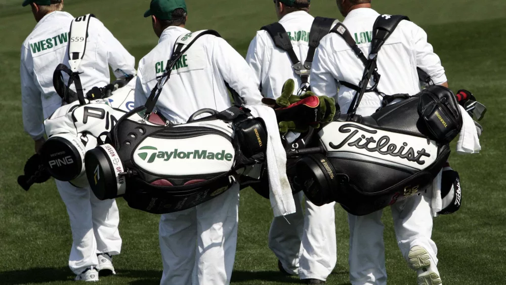 How much do caddies make at the Masters?