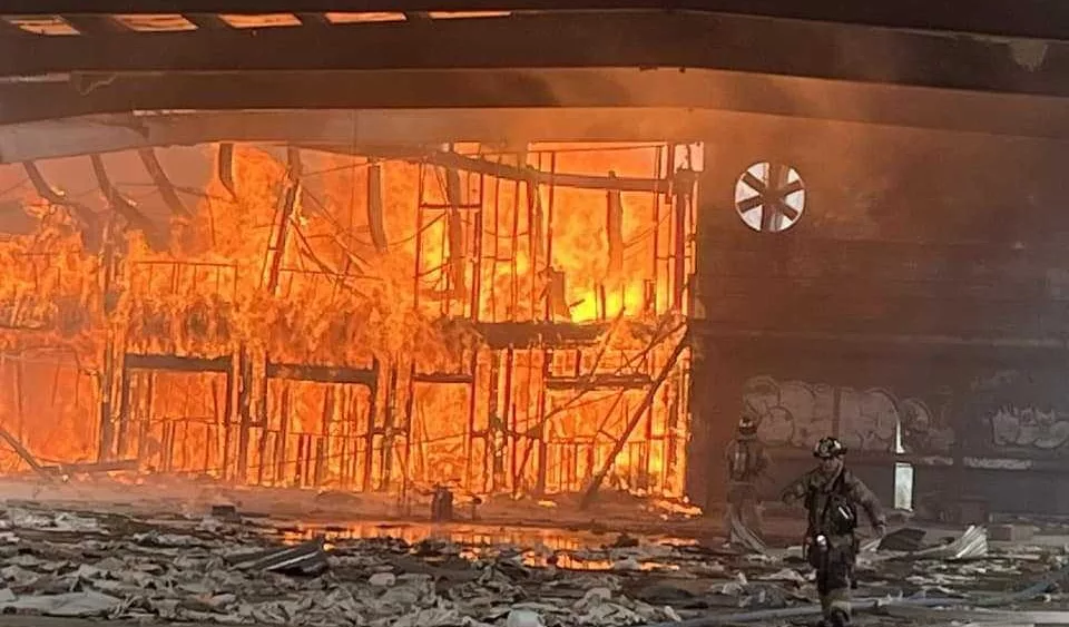 Crews respond to warehouse fire in downtown Savannah