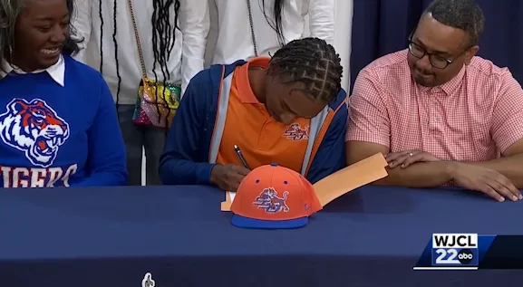 Bethesda Academy’s Quentin Brooks makes history with golf scholarship