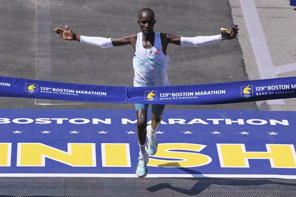 Boston Marathon champion fell just after start