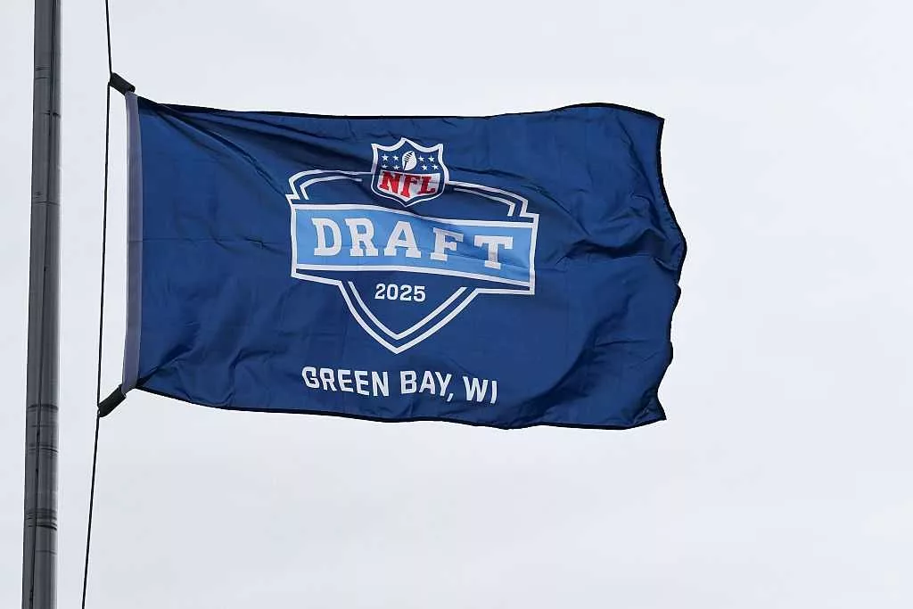 2025 NFL Draft: Shedeur Sanders' wait continues as teams pass on the QB early in 2nd round