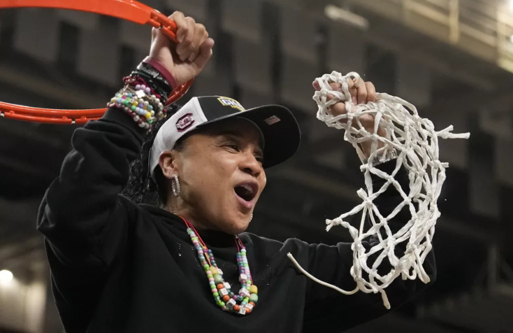 South Carolina to unveil statue honoring women’s basketball head coach Dawn Staley